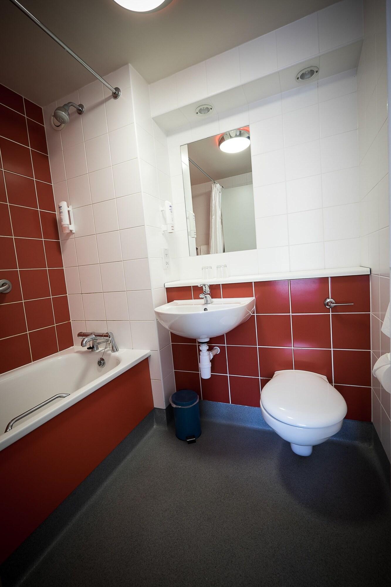 Travelodge Hotel 3*