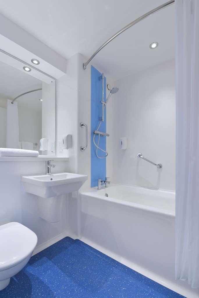 Travelodge 3* Limerick