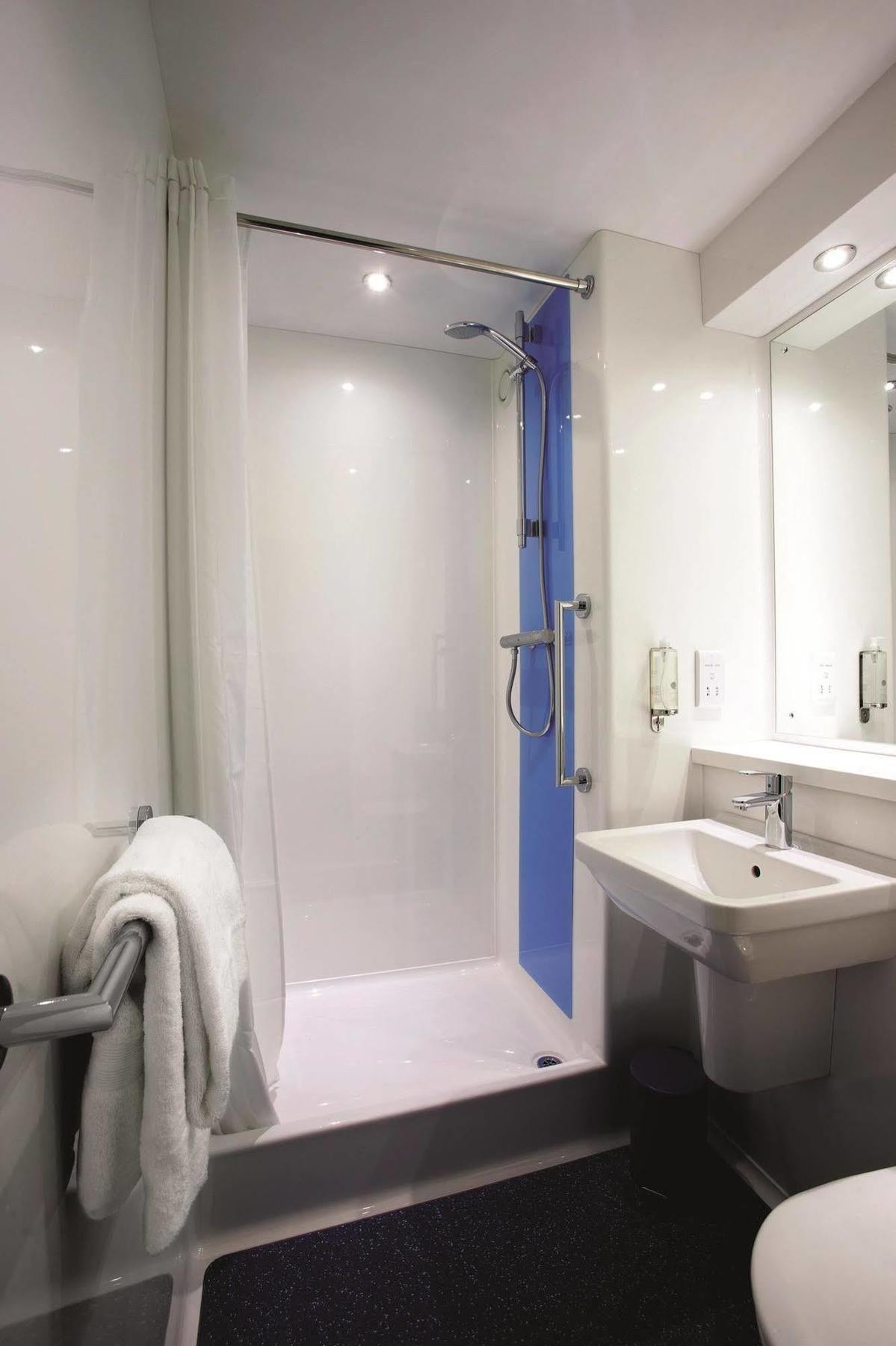Travelodge 3* Limerick