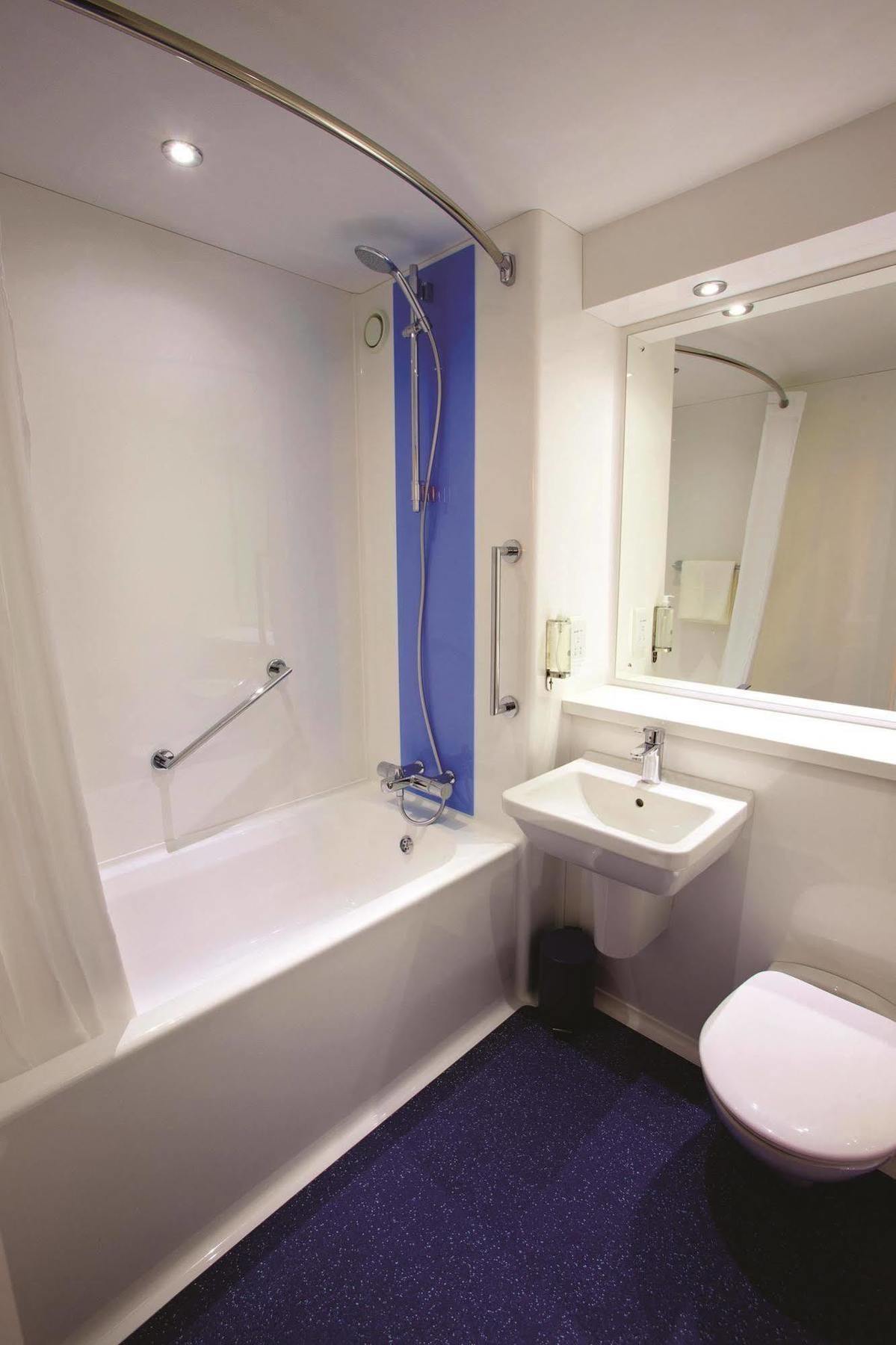 Travelodge Hotel 3*